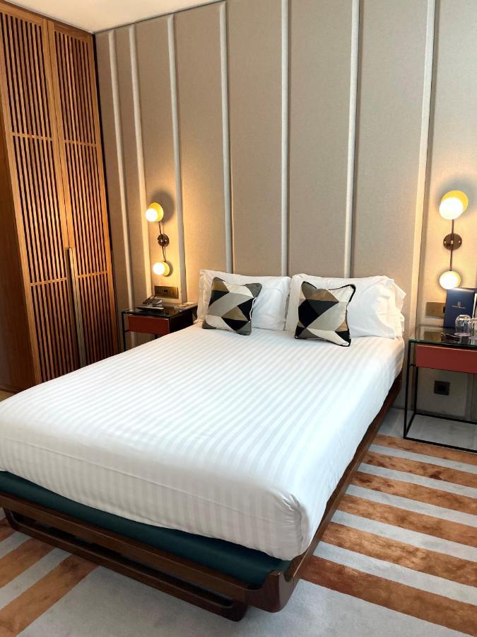 Maison Breguet Paryż Zewnętrze zdjęcie A bed in a hotel room