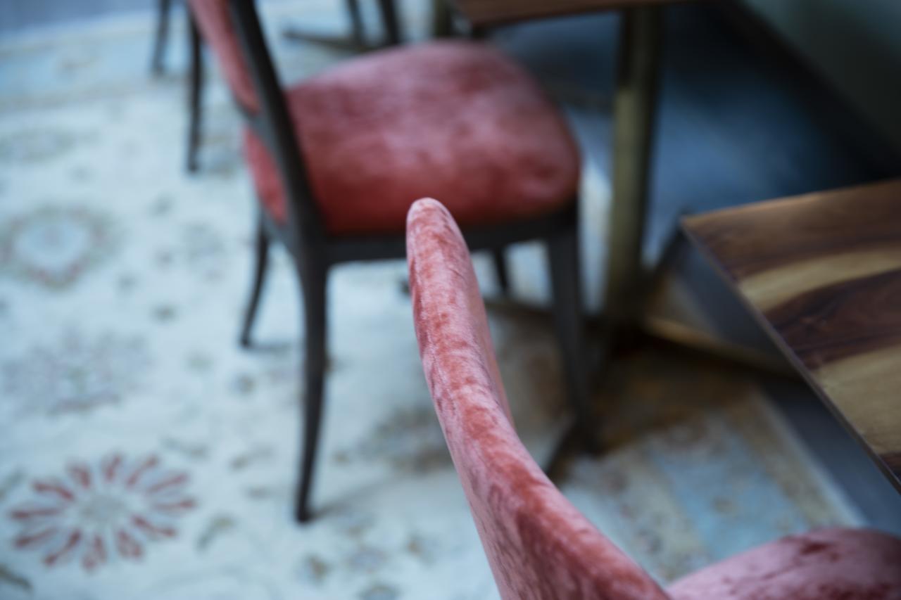 Maison Breguet Paryż Zewnętrze zdjęcie Detail of a chair